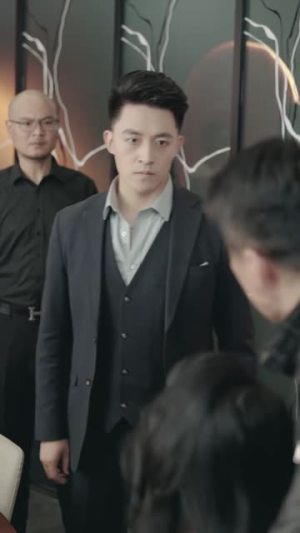 余烬亦燃 (96集) 余烬亦燃 (96集)最新热播短剧