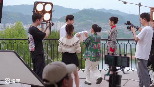 盛放的 野玫瑰（27集）最新上映的短剧