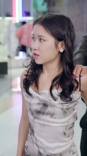 战神的五个绝色师姐倒追我(82集) 战神的五个绝色师姐倒追我(82集)短剧爆款推荐