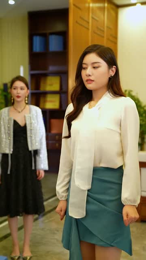 姜小姐你的马甲藏不住了(80集) 姜小姐你的马甲藏不住了(80集)在线播放