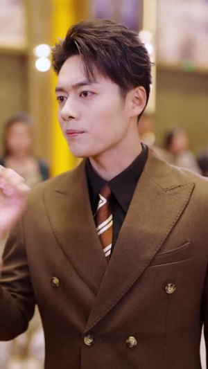 她似星星,光芒万丈(75集) 她似星星,光芒万丈(75集)热播短剧排行榜