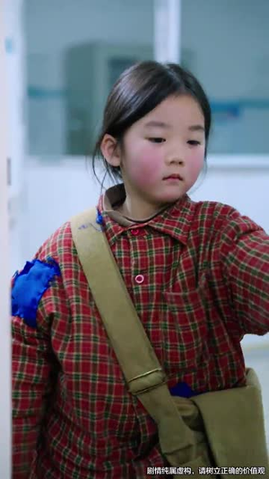 丑小鸭路人甲哥哥们抱她回家（76集） 短剧太精彩了