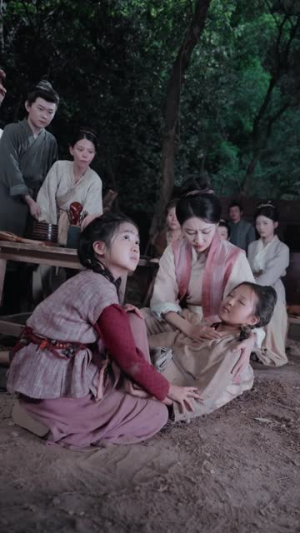 惊逃荒路上她捡到了一代君王（78集）爆火短剧追不停