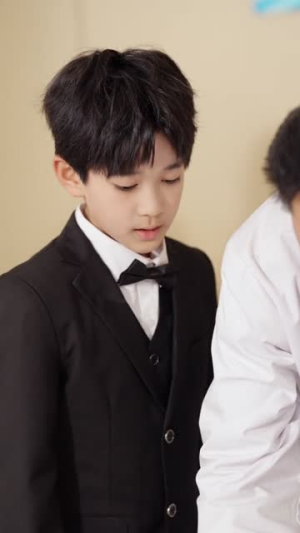 离谱你让小孩哥给大学生上课(81集) 离谱你让小孩哥给大学生上课(81集)最后的大结局